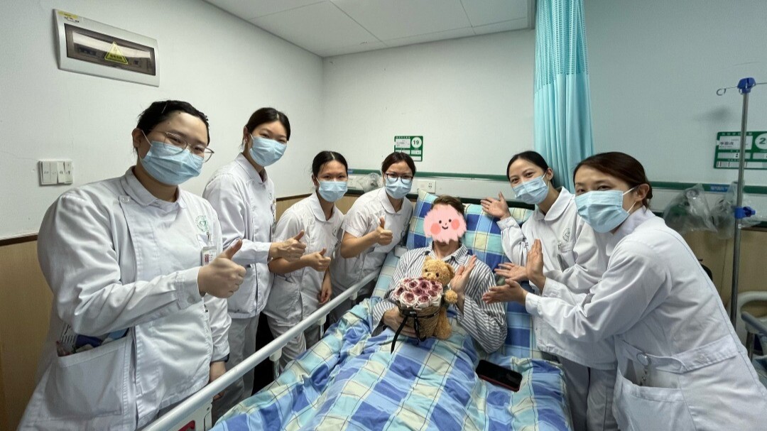 Russian Businessman Undergoes Solo Hernia Surgery in Guangzhou